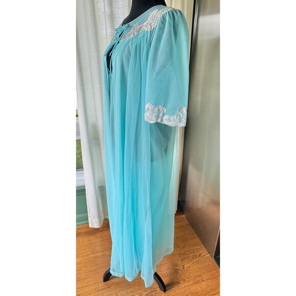 Vintage 1960s peignoir, Robin Egg blue robe, wide lace details, 3/4 sleeves - Picture 4 of 10